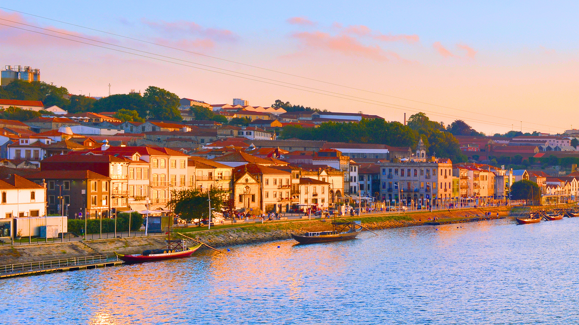 Gaia riverside with views of Porto