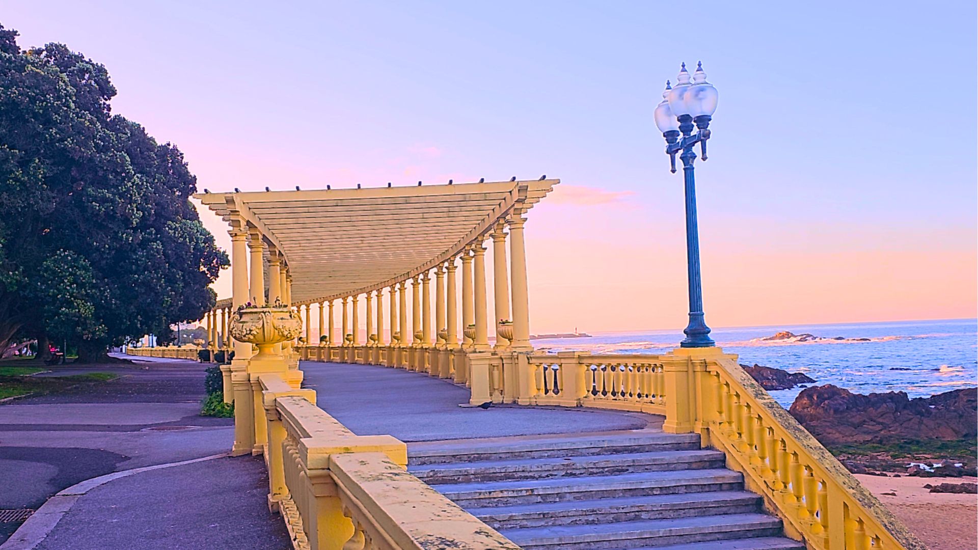 Pérgola da Foz on the Porto coastline
