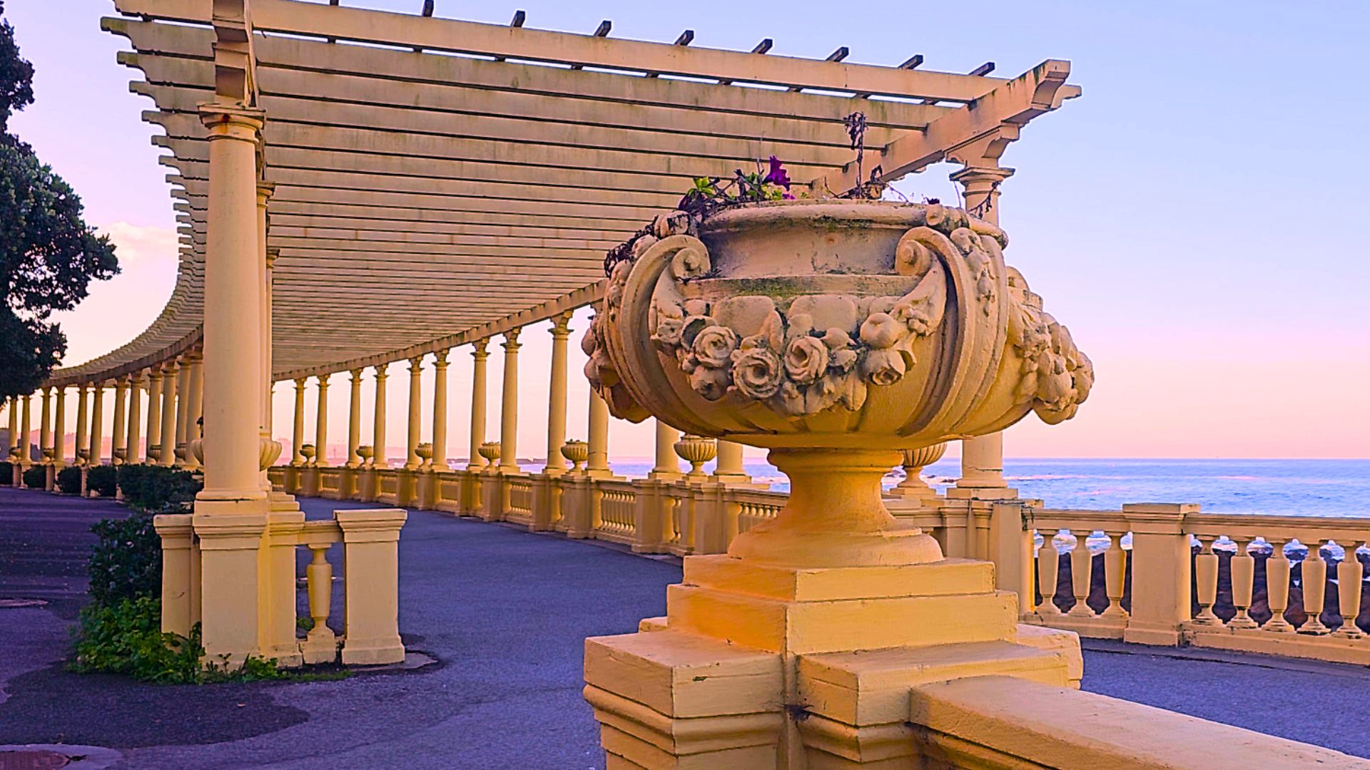 Pérgola da Foz on the Porto coastline