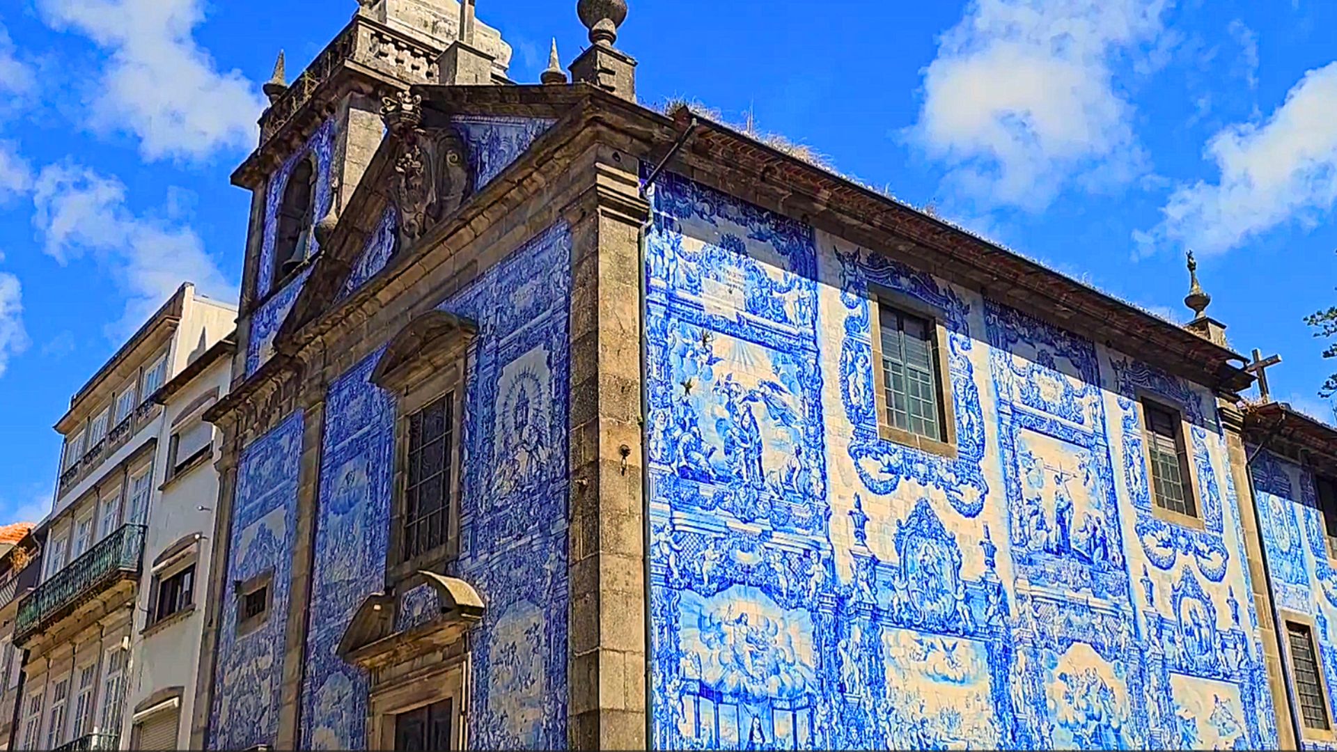 Capela das Almas tiled façade in Porto
