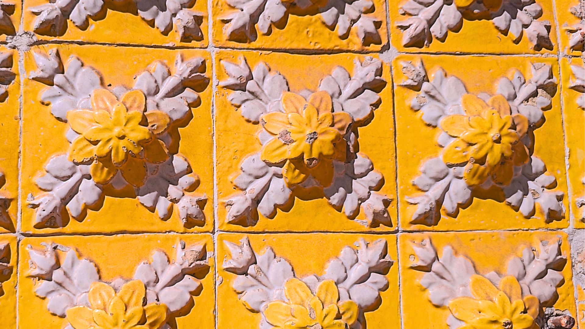 Yellow tiles in Porto