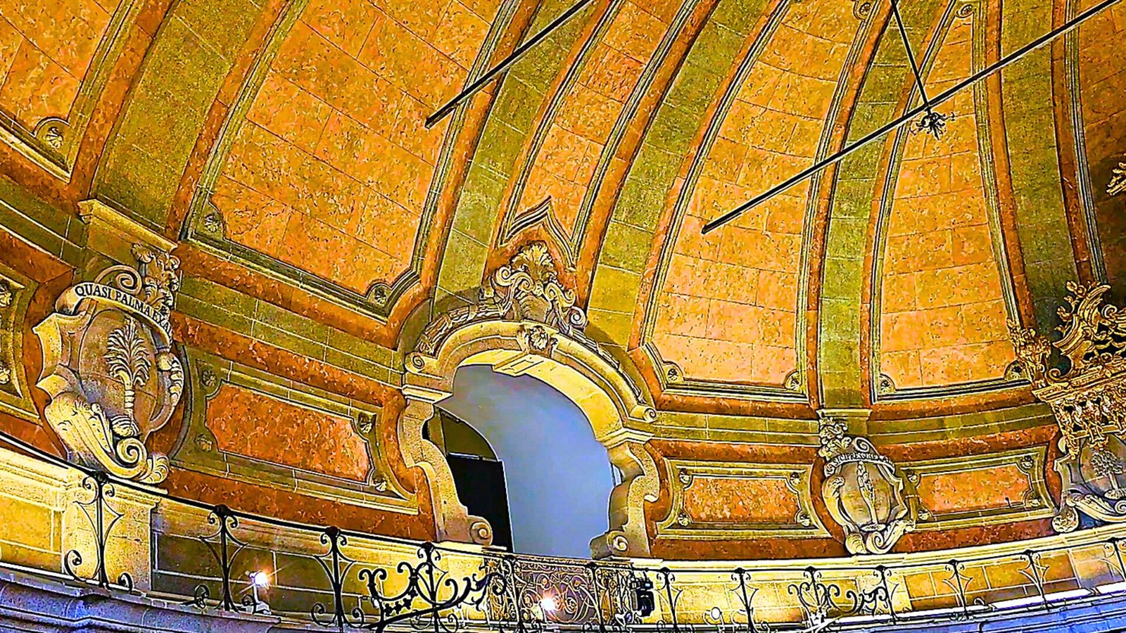 Vault inside Clérigos Church