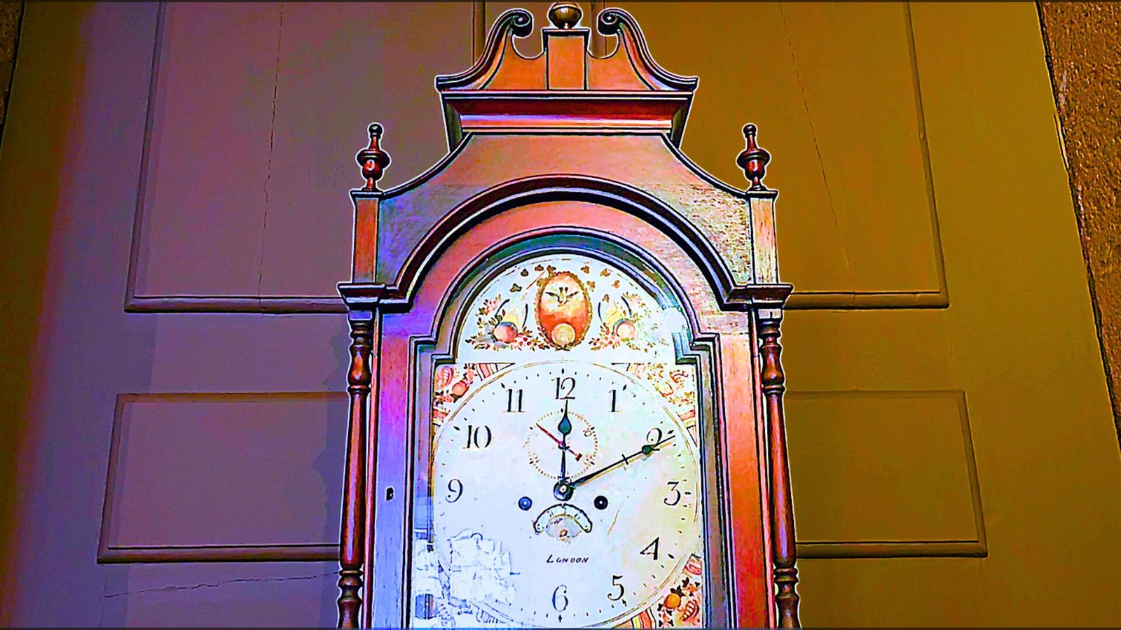 Clock detail inside Clérigos