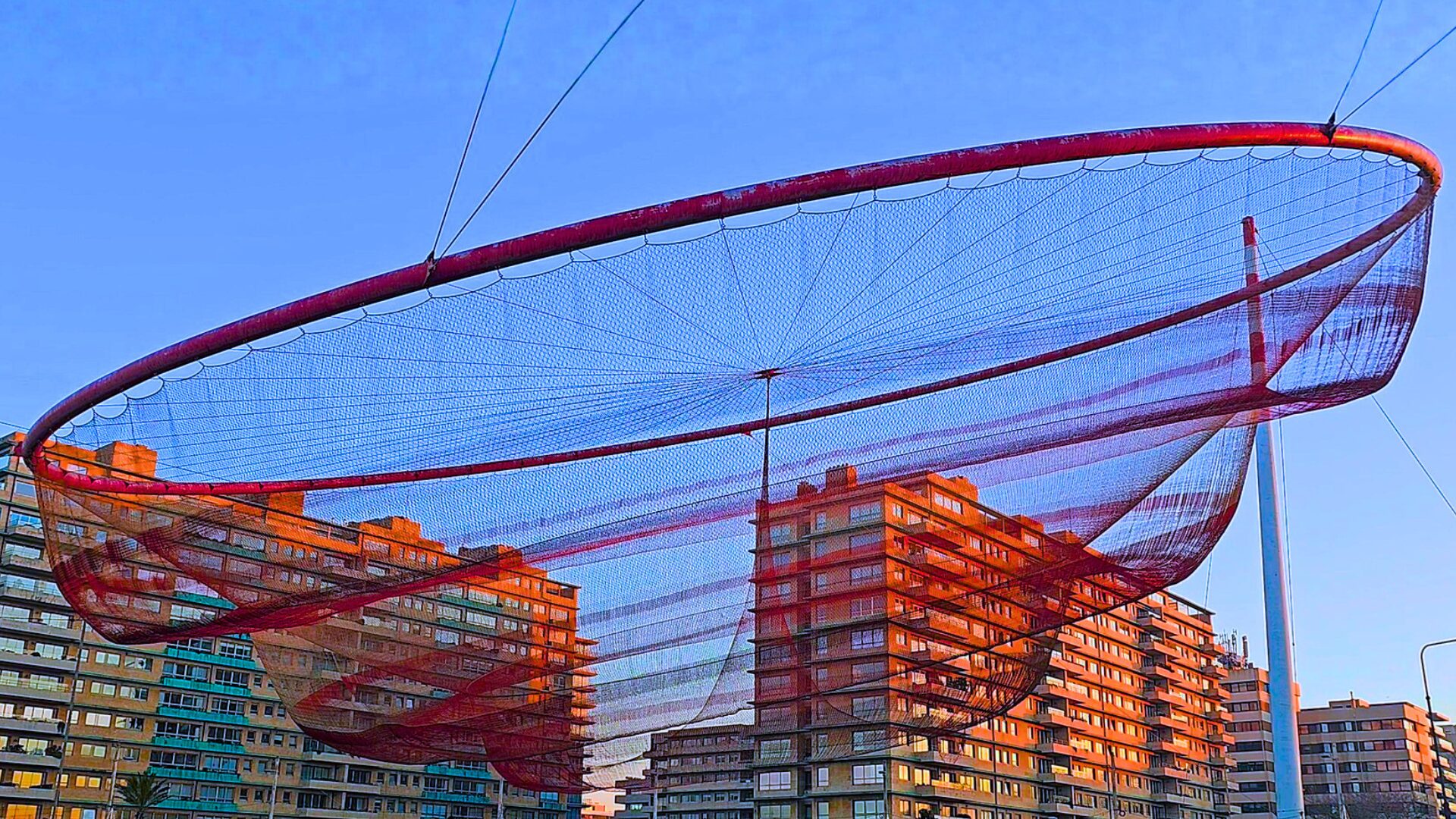 She Changes sculpture, known as Anémona, near Matosinhos and Porto