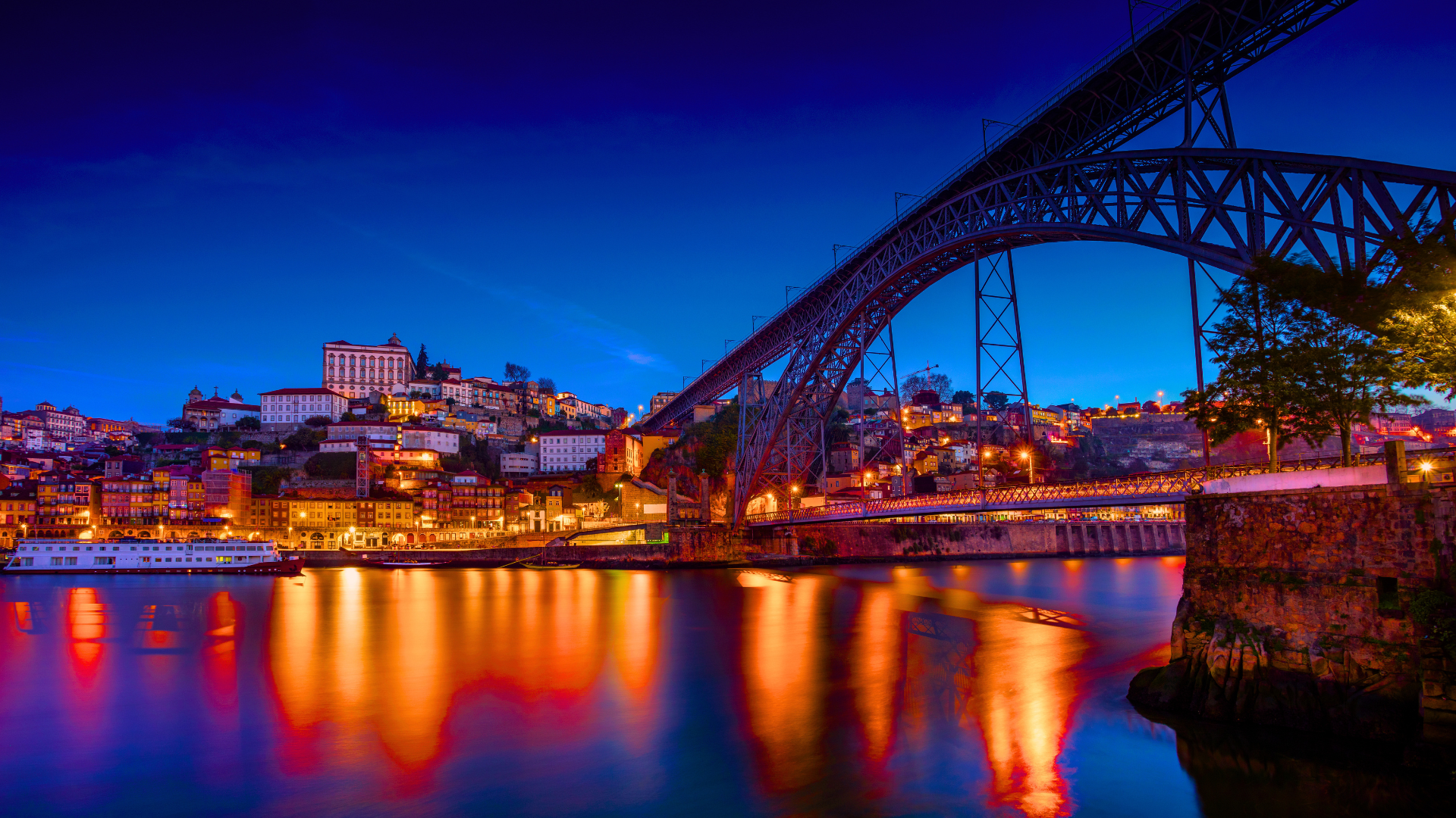 Luís I Bridge at night in Porto
