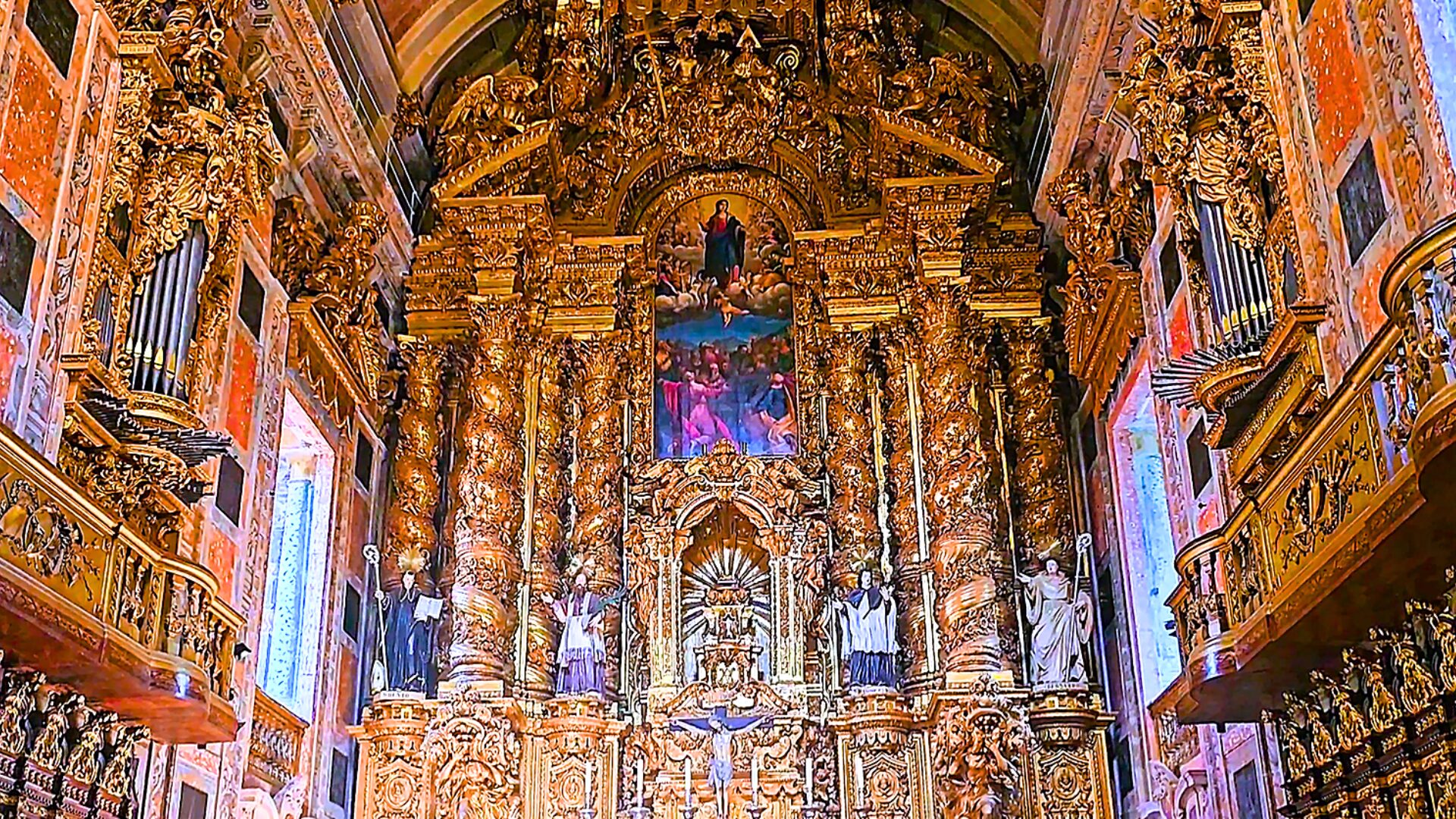 Altar inside Porto Cathedral