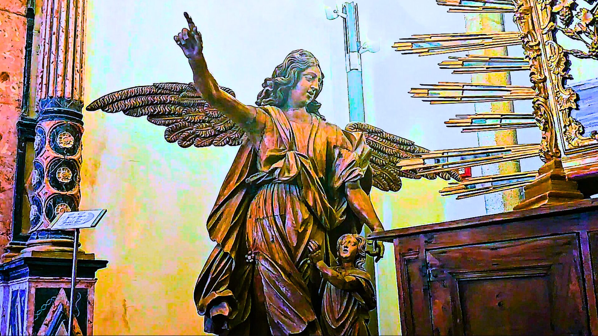 Angel statue at Porto Cathedral