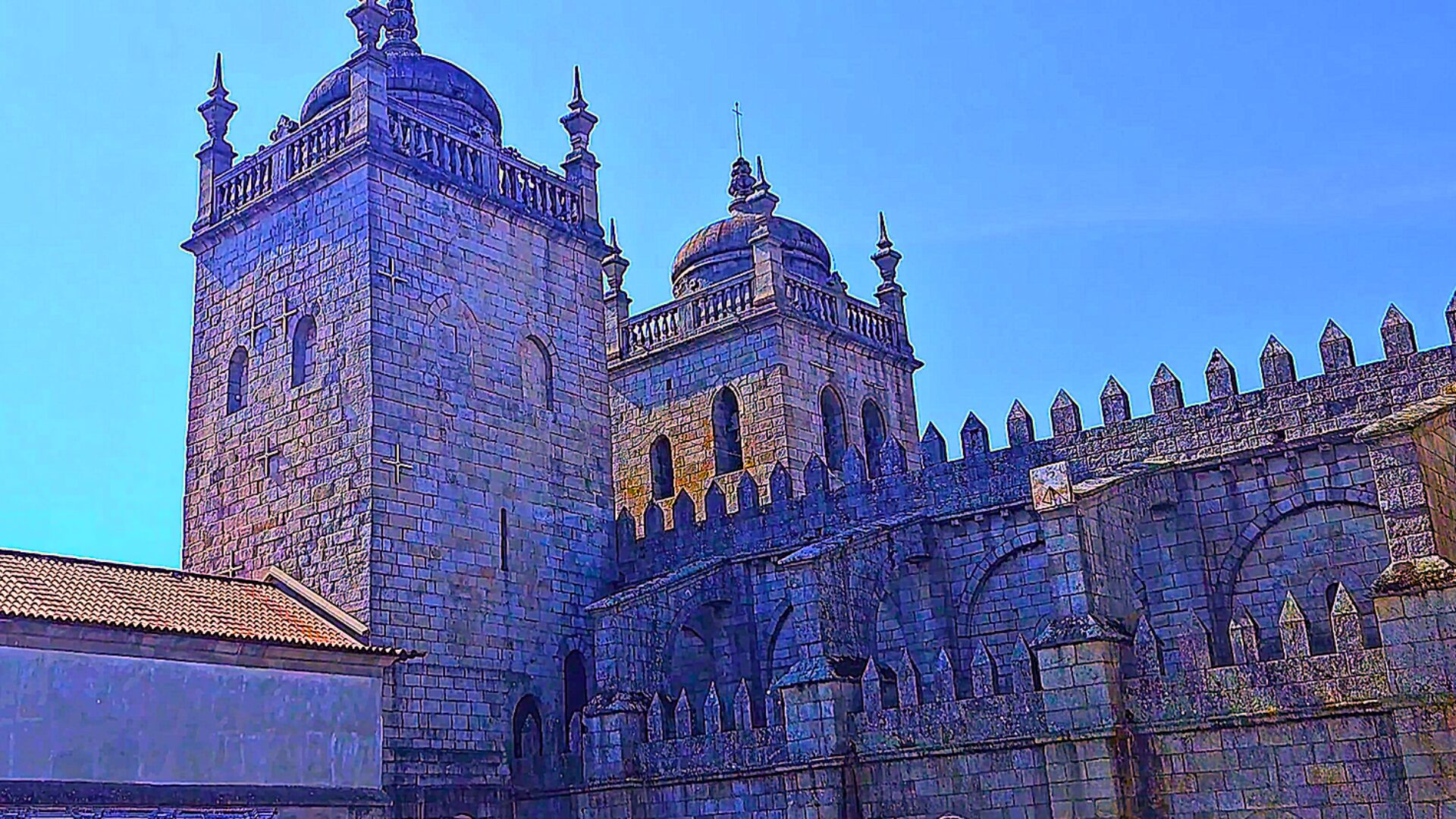 Fortified towers and walls of Porto Cathedral
