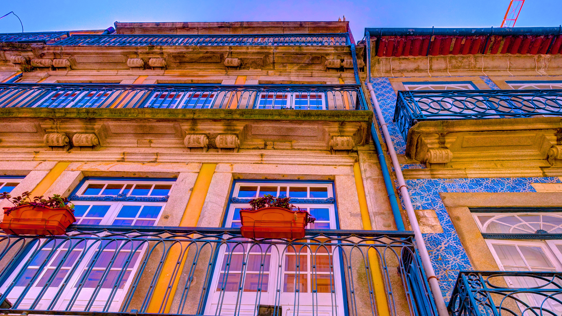 Windows and traditional houses in Porto